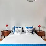 Monica's Place: A Friends' Inspired Lägenhet Lisboa