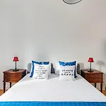 Monica's Place: A Friends' Inspired * Lisboa