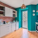 Monica's Place: A Friends' Inspired Lägenhet Lisboa