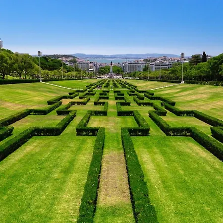 Monica's Place: A Friends' Inspired * Lisboa