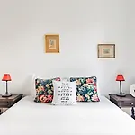 Monica's Place: A Friends' Inspired 아파트