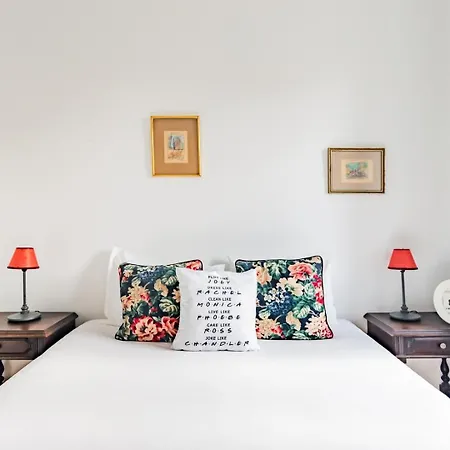 Monica's Place: A Friends' Inspired Διαμέρισμα
