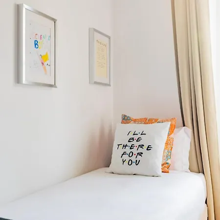 Monica's Place: A Friends' Inspired Lisboa