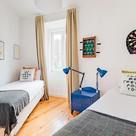 Monica's Place: A Friends' Inspired Apartamento *