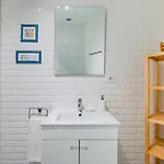 Monica's Place: A Friends' Inspired Lisbona