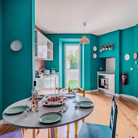 Monica's Place: A Friends' Inspired Apartment Lissabon